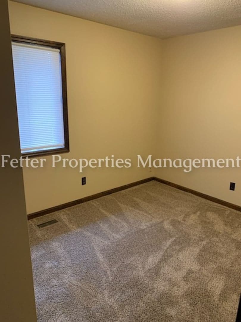 Newburgh Apartment: 6566 Heathervale Ct.