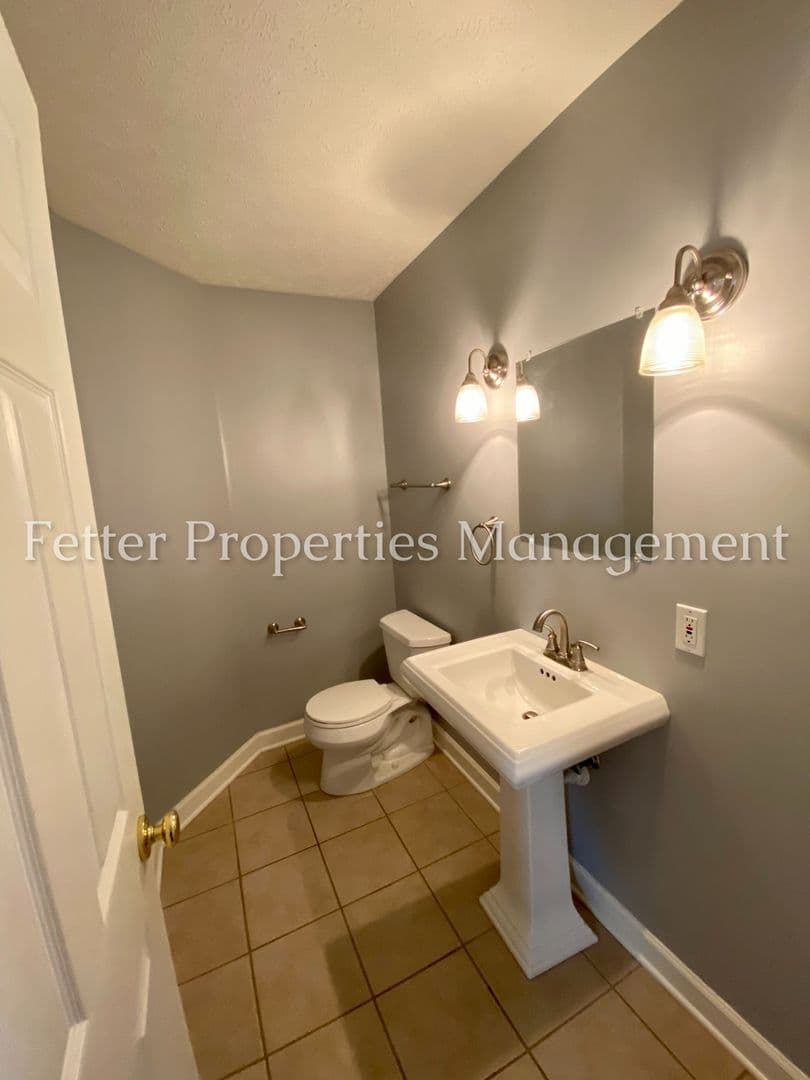 Evansville House: 5838 Winnett Drive