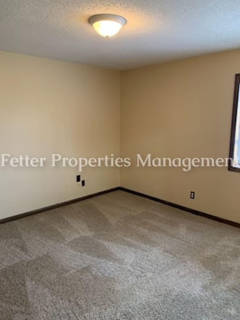 Newburgh Apartment: 6566 Heathervale Ct.