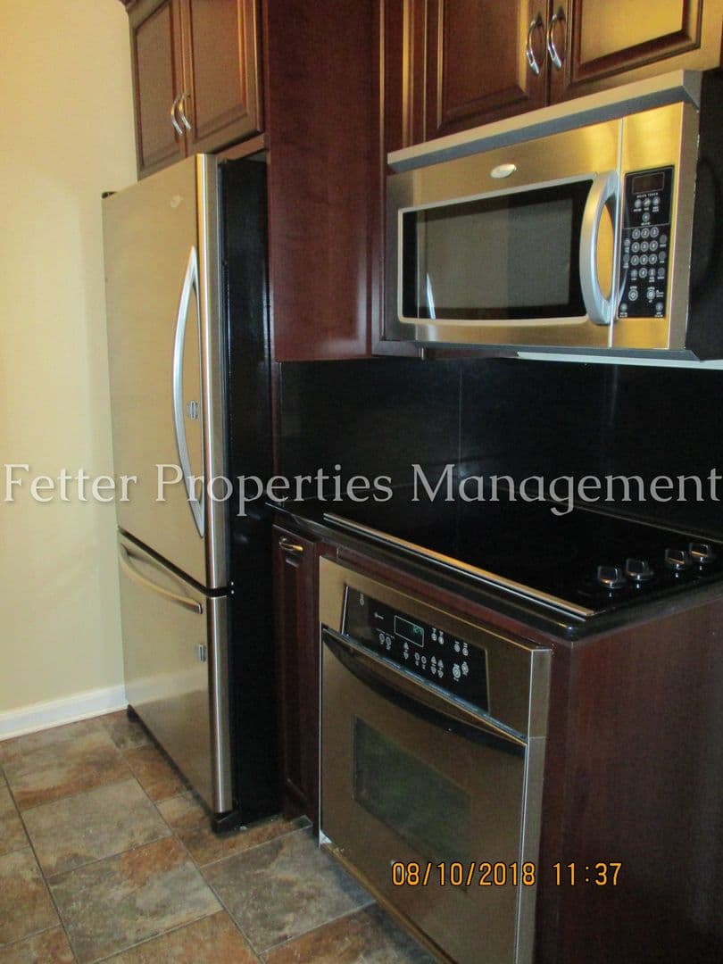 Evansville House: 1130 Loft Cove