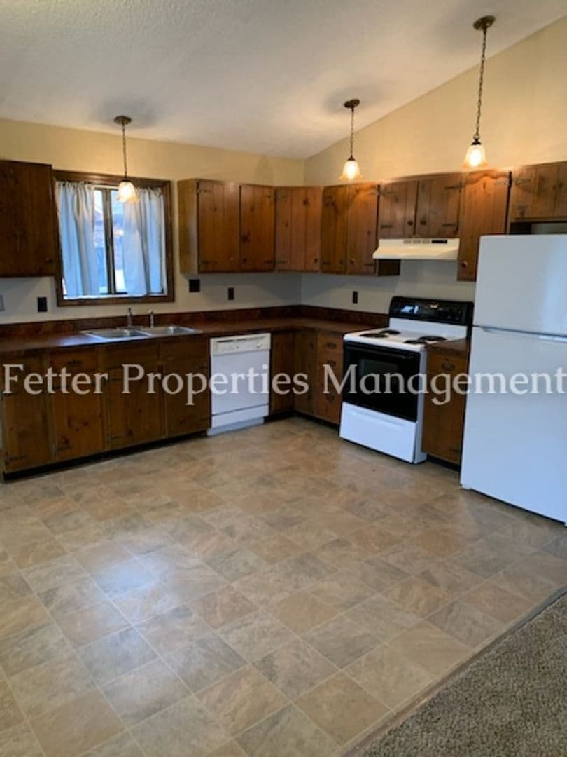 Newburgh Apartment: 6566 Heathervale Ct.