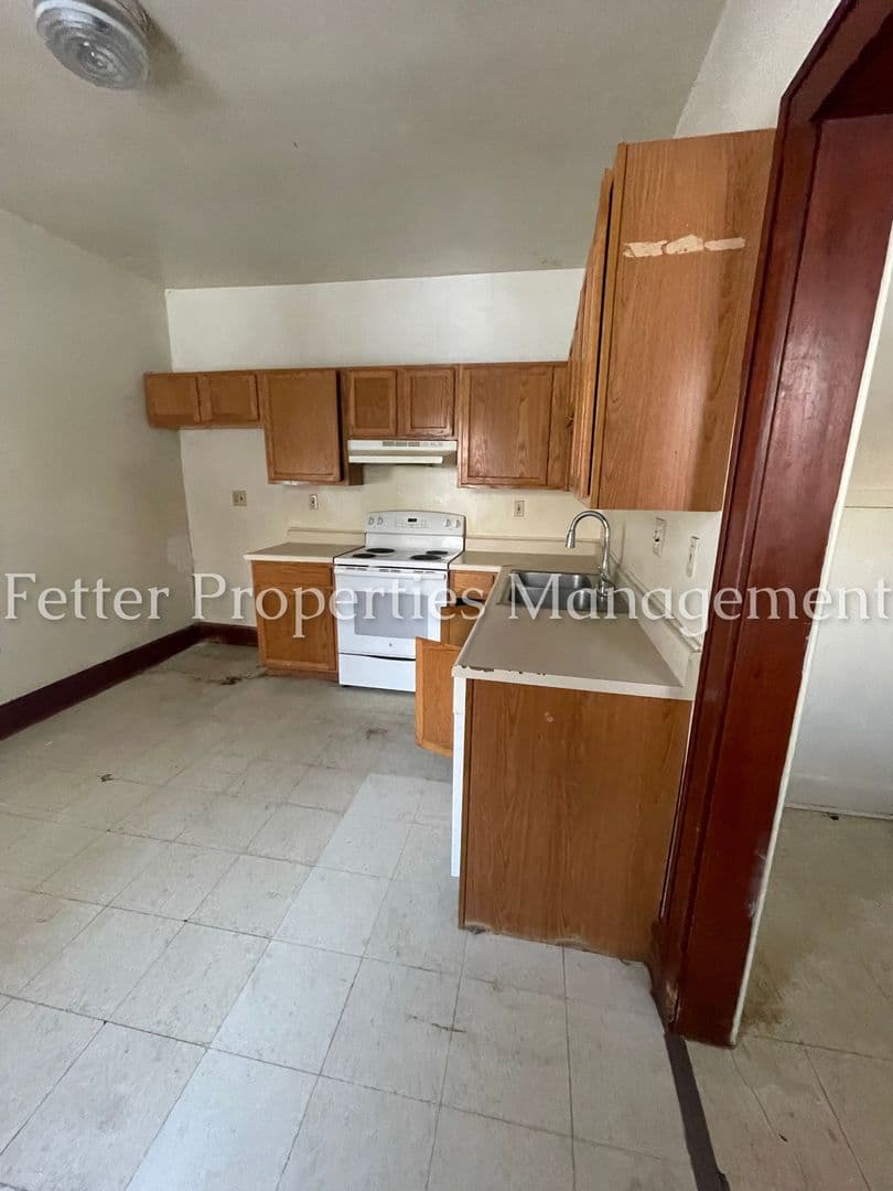 Evansville House: 1651 Burdette Ave