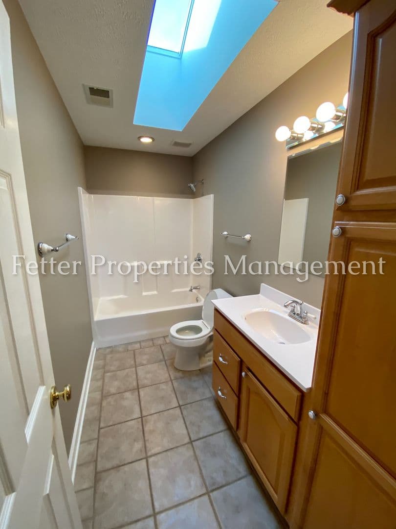 Evansville House: 5838 Winnett Drive