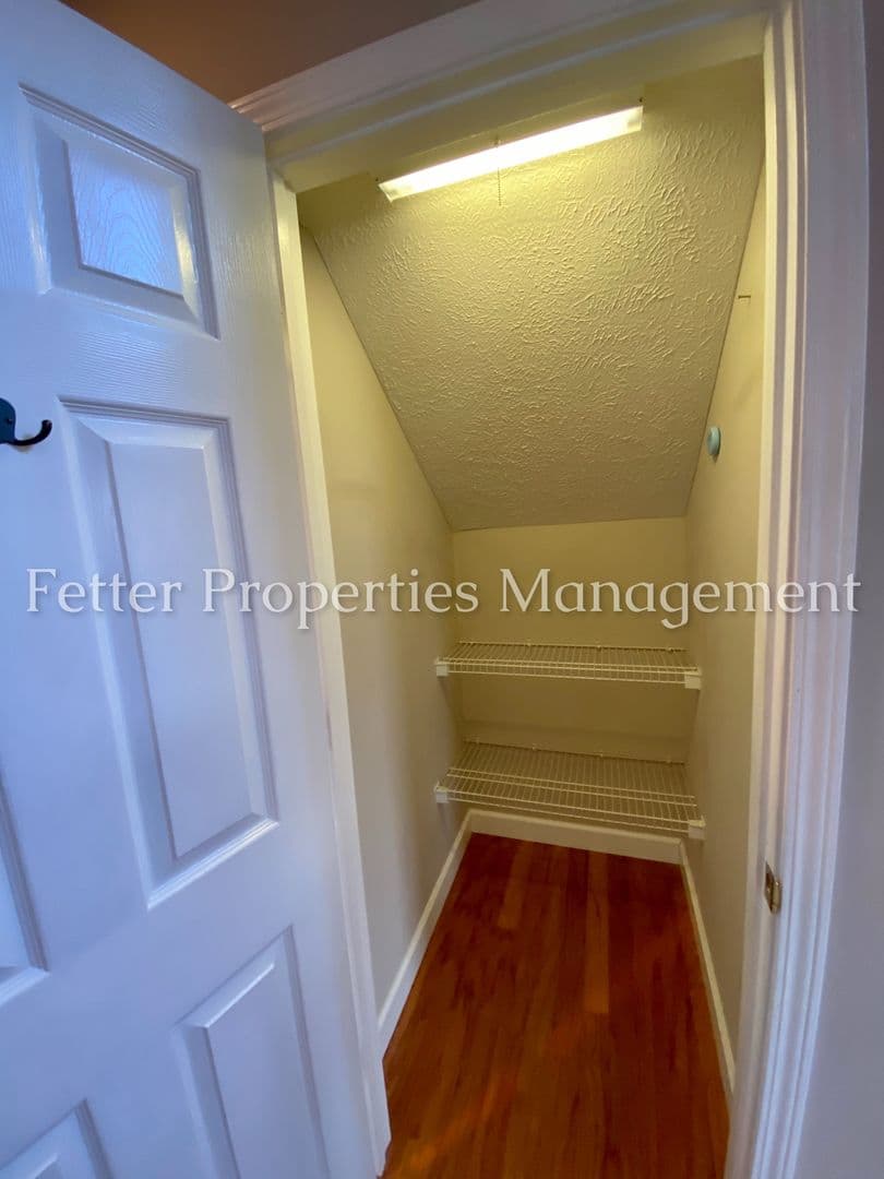 Evansville House: 5838 Winnett Drive