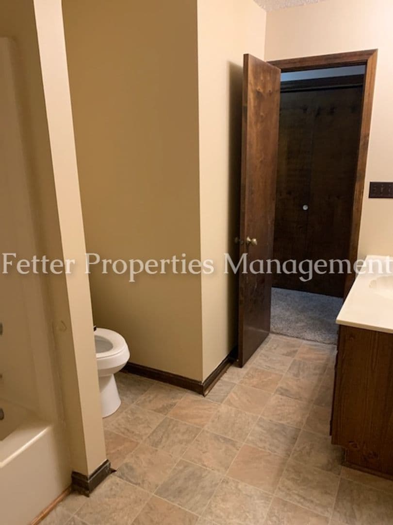 Newburgh Apartment: 6566 Heathervale Ct.