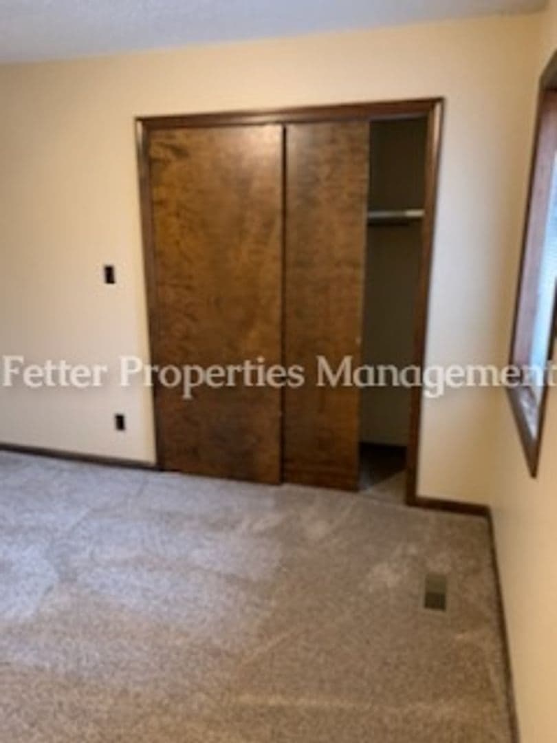 Newburgh Apartment: 6566 Heathervale Ct.