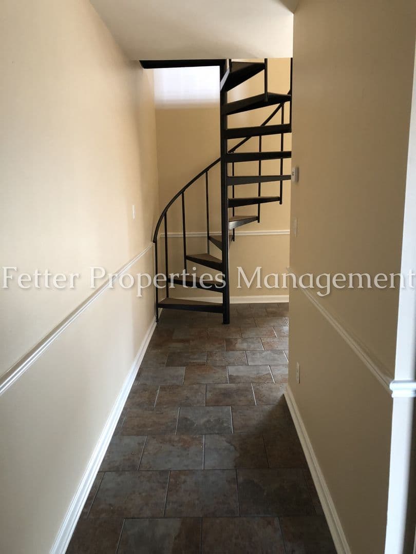 Evansville House: 1130 Loft Cove