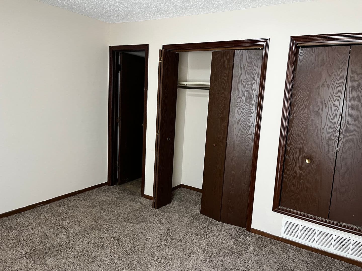 Evansville Apartment: 2716 N. Kentucky Ave