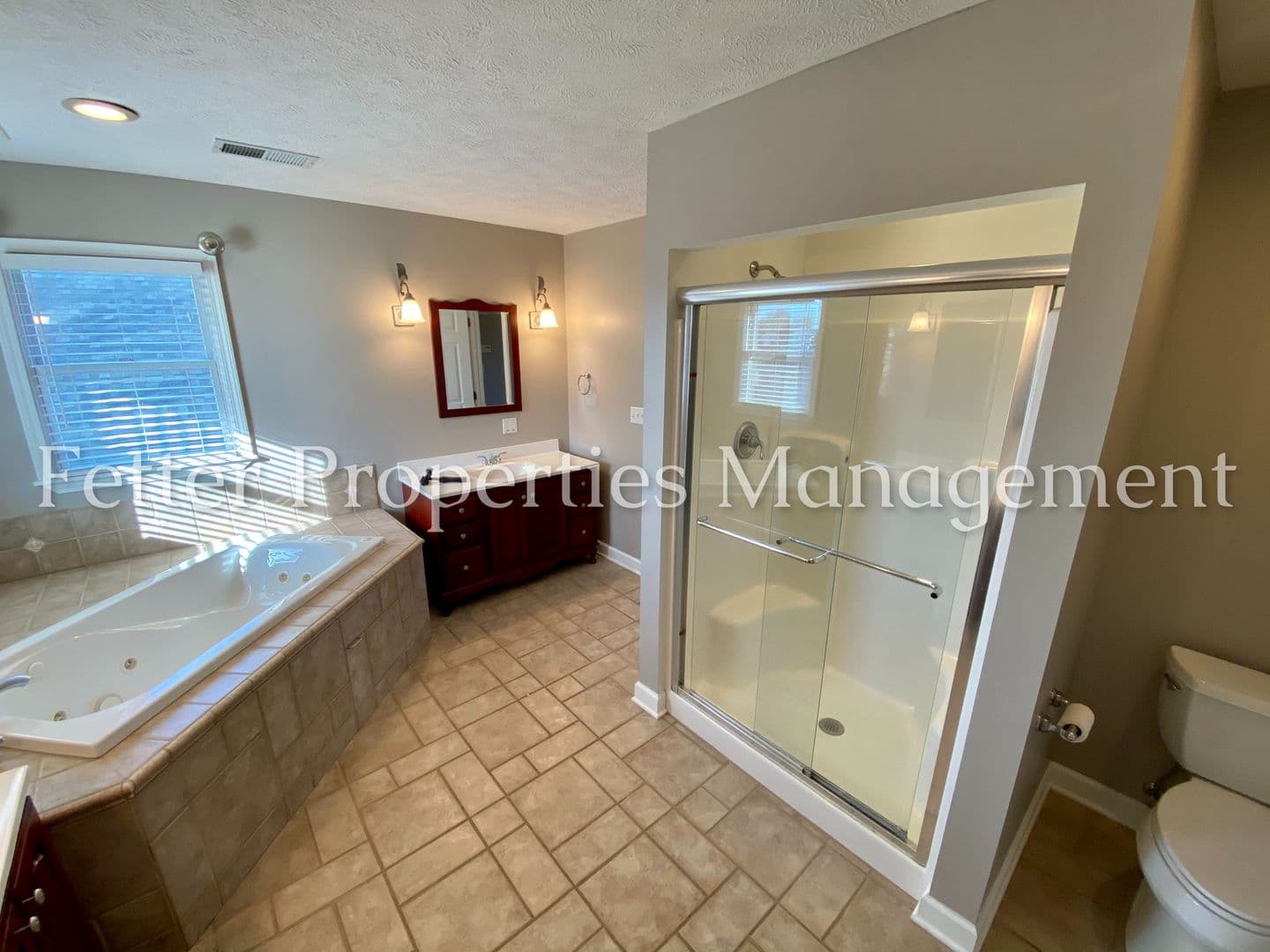 Evansville House: 5838 Winnett Drive