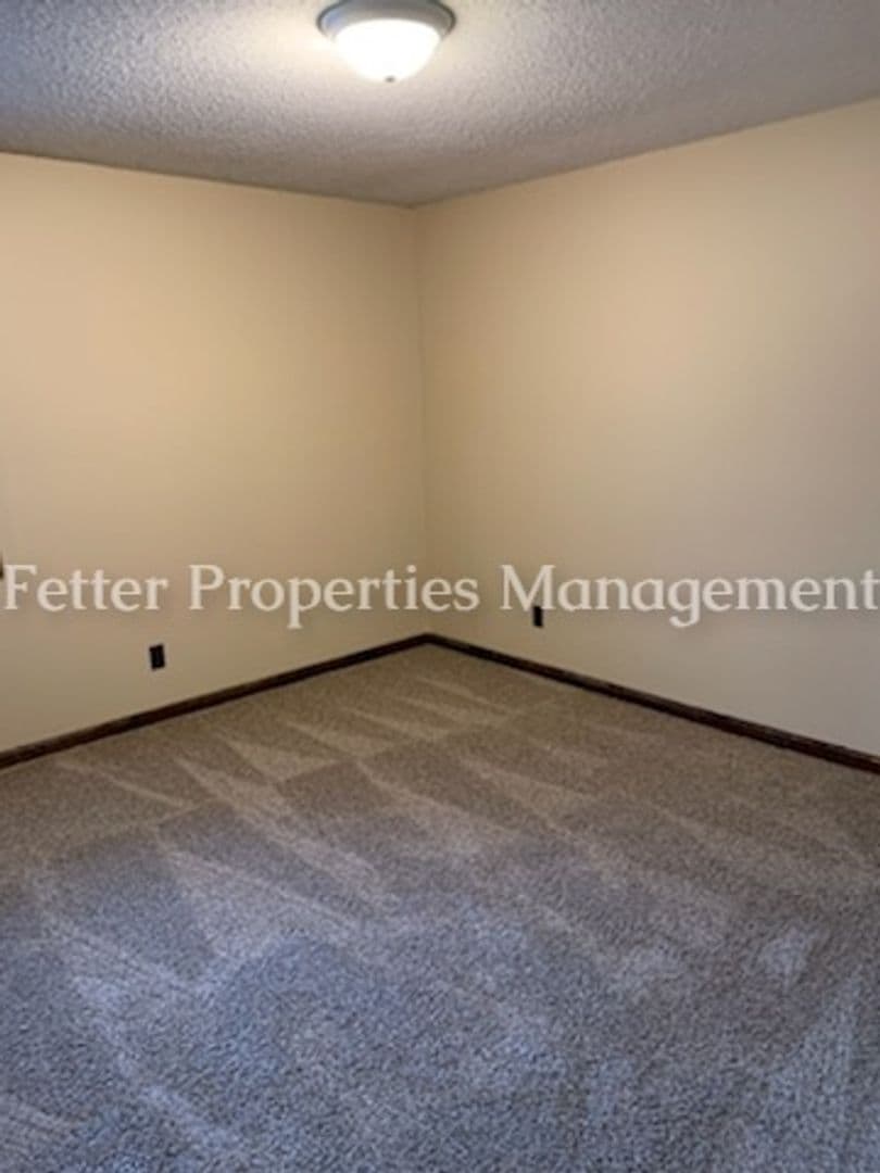 Newburgh Apartment: 6566 Heathervale Ct.