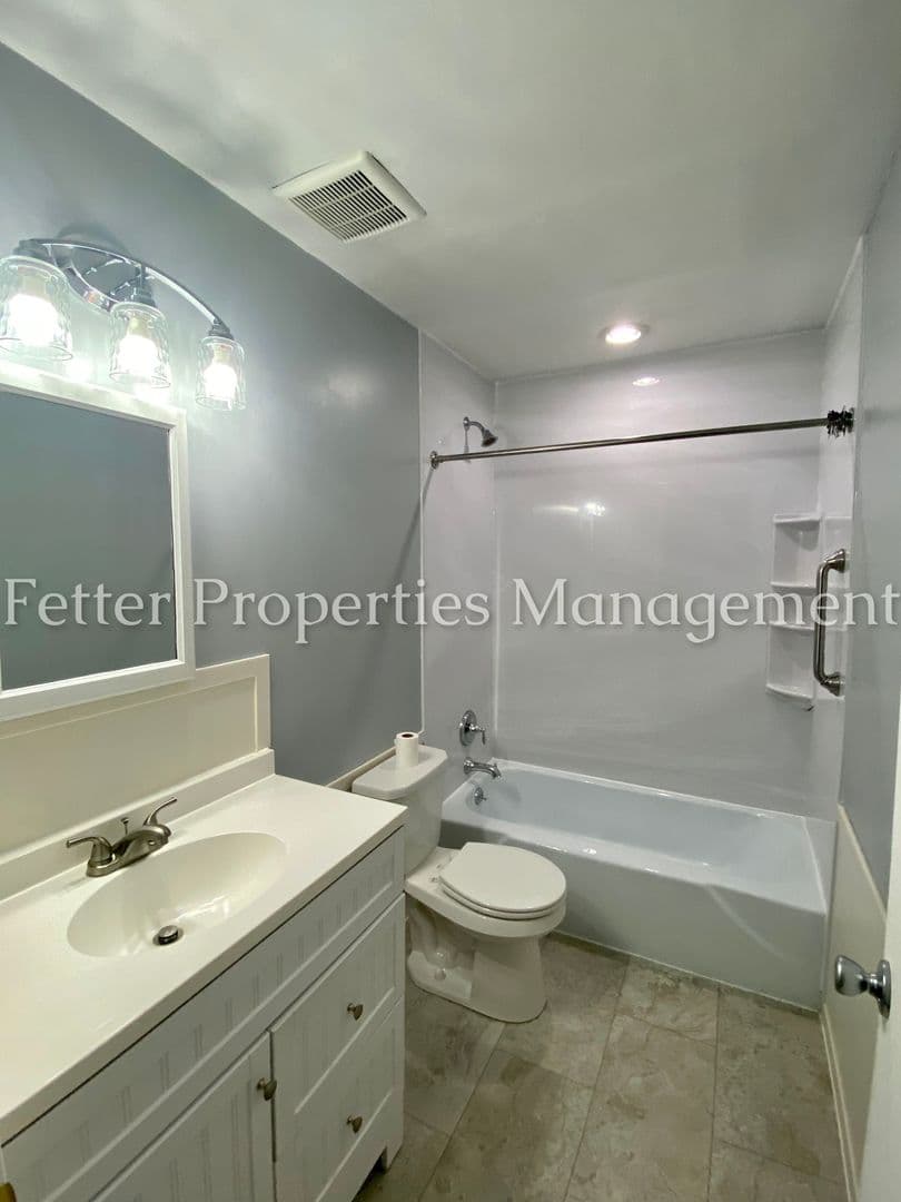 Evansville House: 2865 Washington Ave