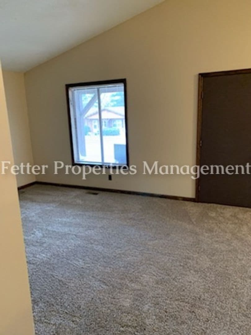 Newburgh Apartment: 6566 Heathervale Ct.