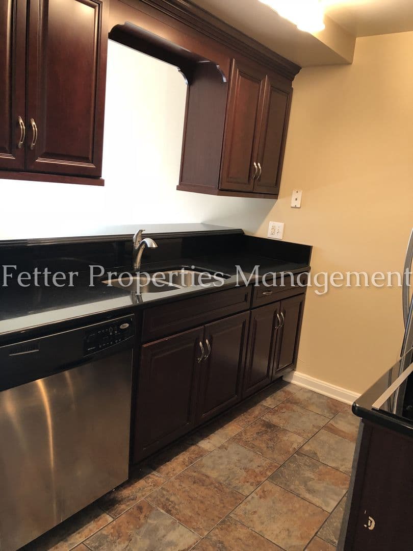 Evansville House: 1130 Loft Cove