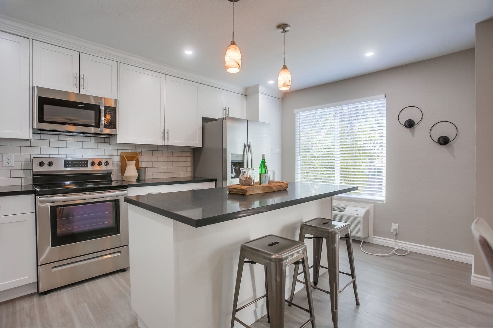 San Diego Apartment: 9808 Paseo Montalban