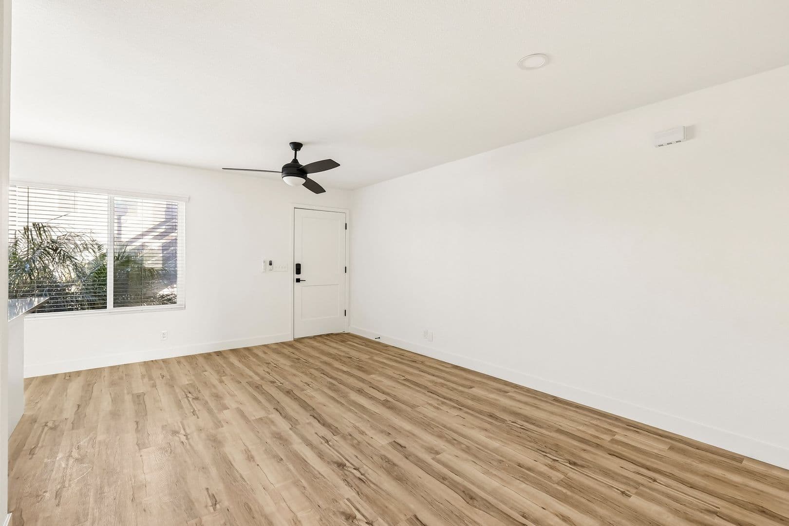 Imperial Beach Apartment: 1031-1033 Imperial Beach Blvd