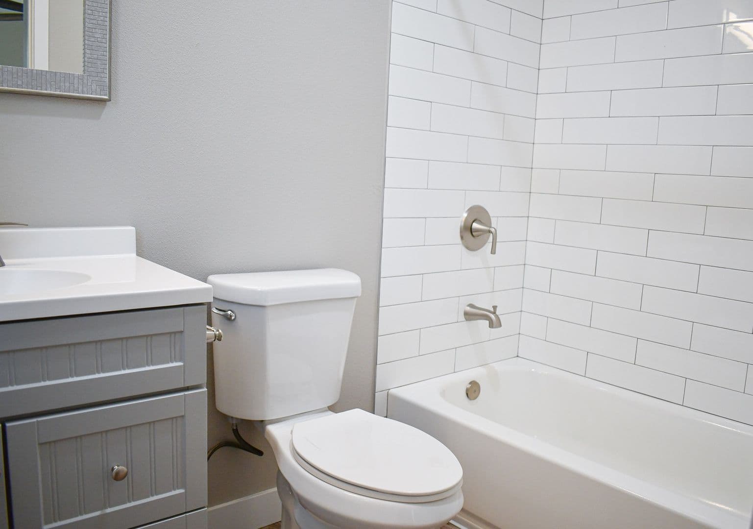 Fallbrook Apartment: 302-338 E. Fallbrook St