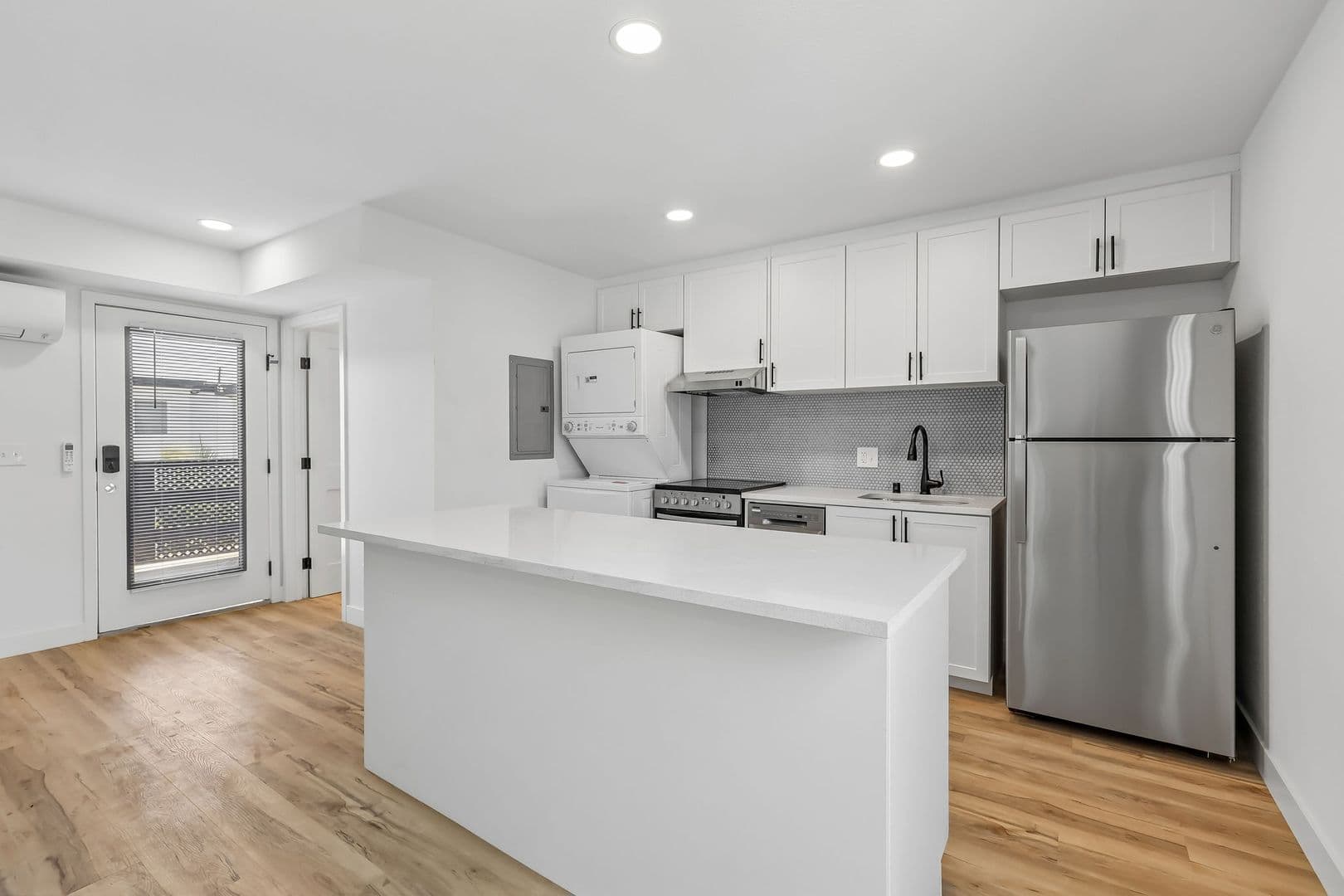 Imperial Beach Apartment: 1031-1033 Imperial Beach Blvd