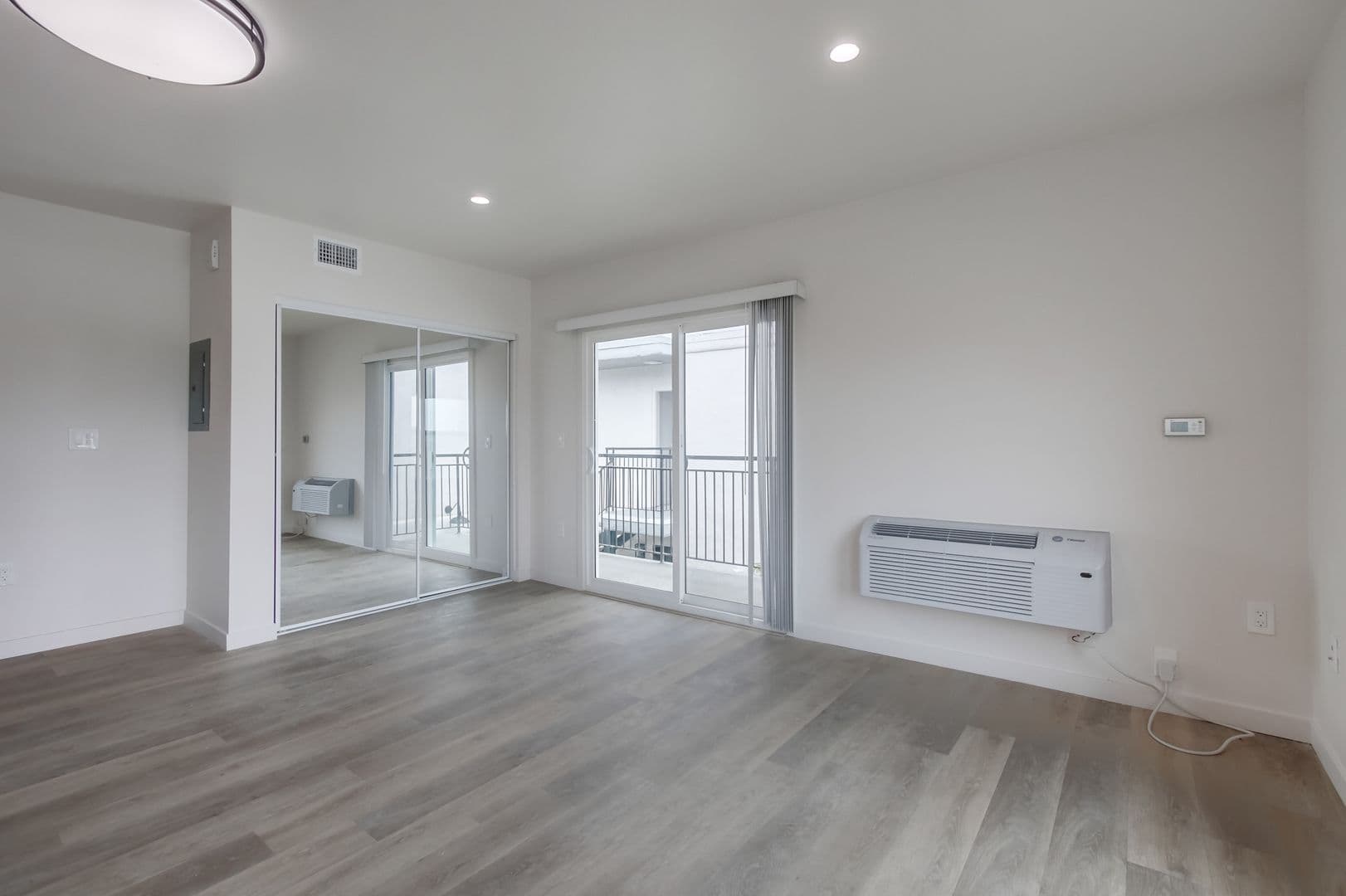 San Diego Apartment: 4820-4880 Clairemont Mesa Blvd