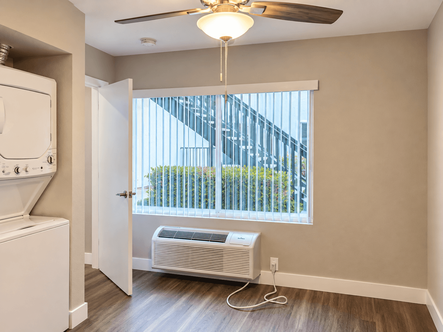 San Diego Apartment: 9808 Paseo Montalban