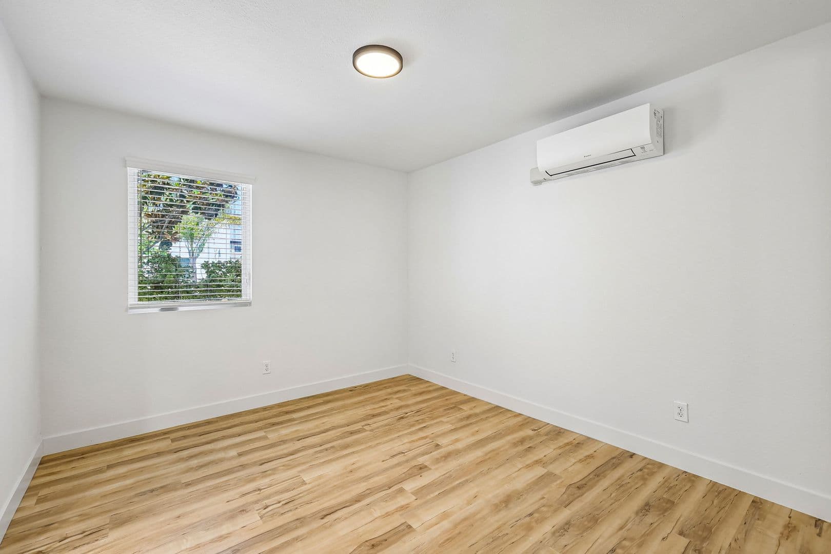 Imperial Beach Apartment: 1031-1033 Imperial Beach Blvd