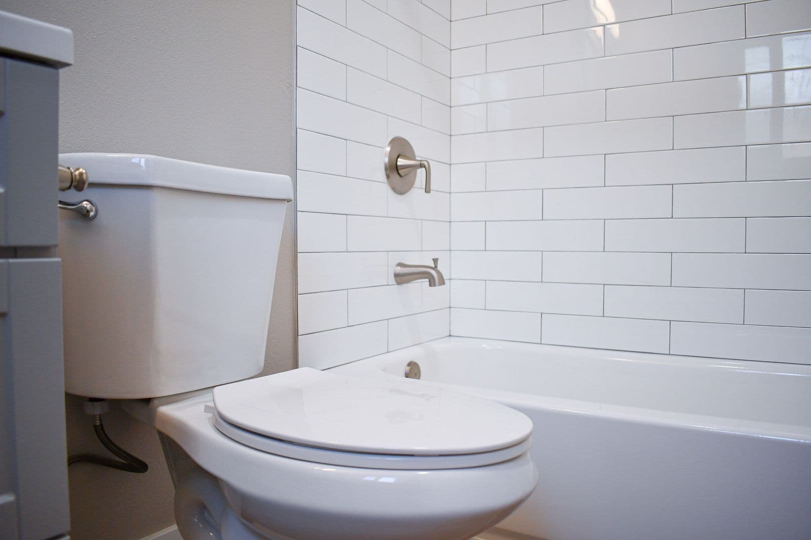 Fallbrook Apartment: 302-338 E. Fallbrook St
