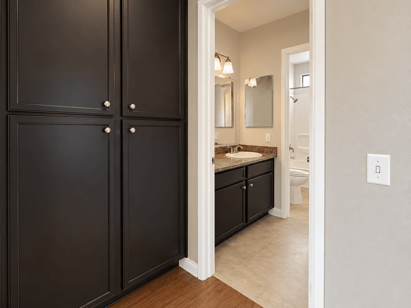 San Diego Apartment: 475-487 S. Meadowbrook Dr