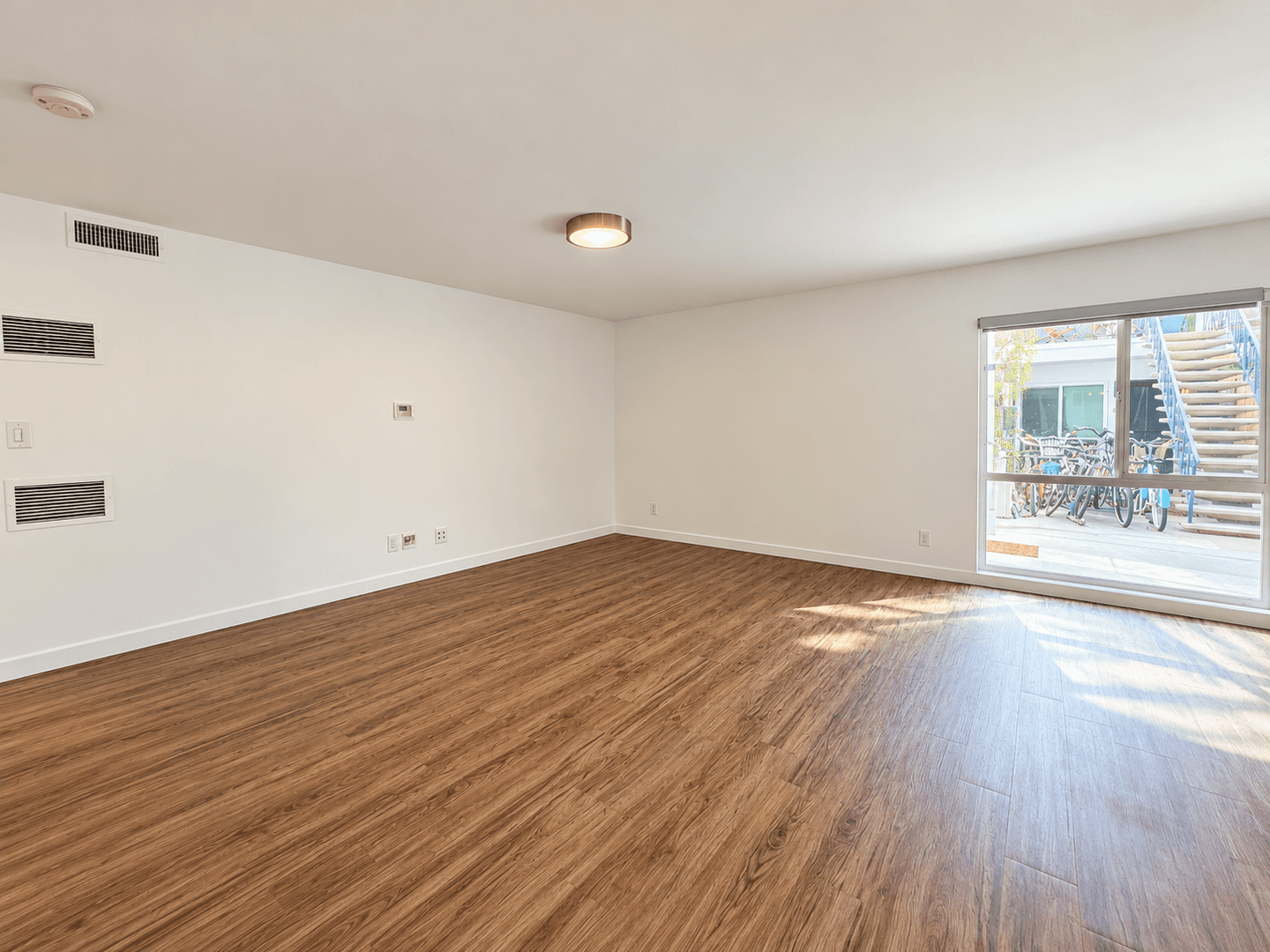 Coronado Apartment: 435 D Ave