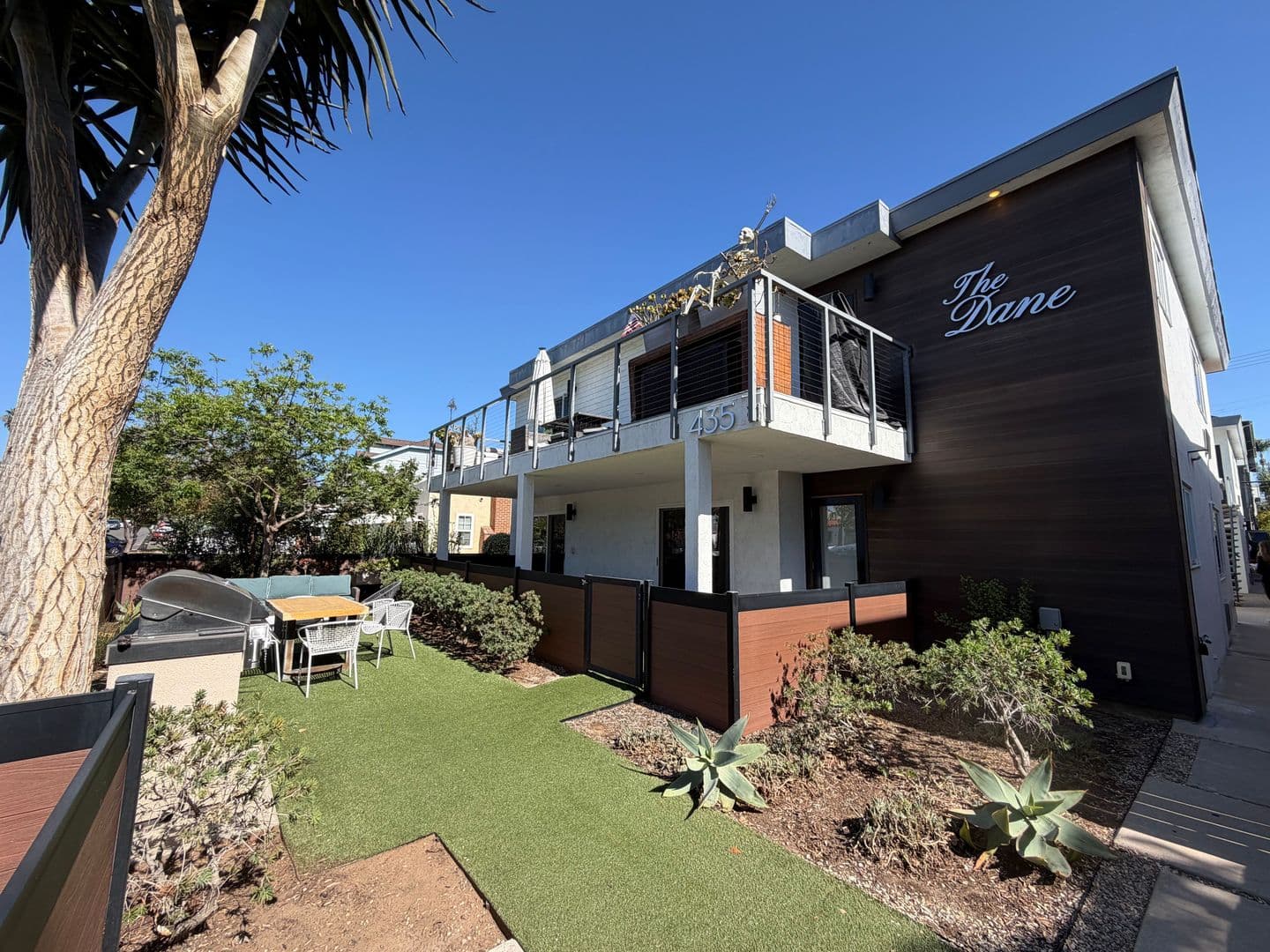 Coronado Apartment: 435 D Ave