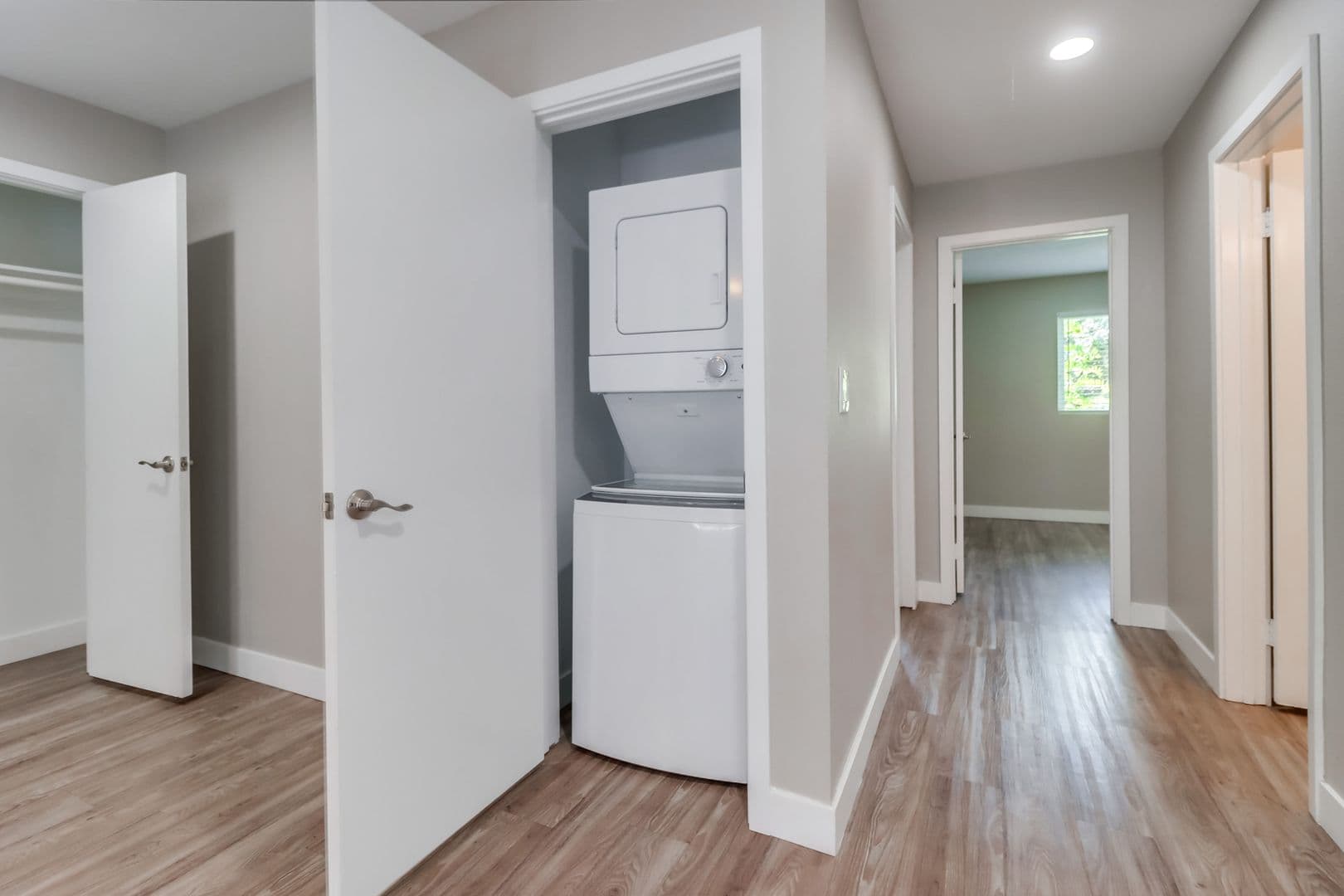 Imperial Beach Apartment: 812 12th St