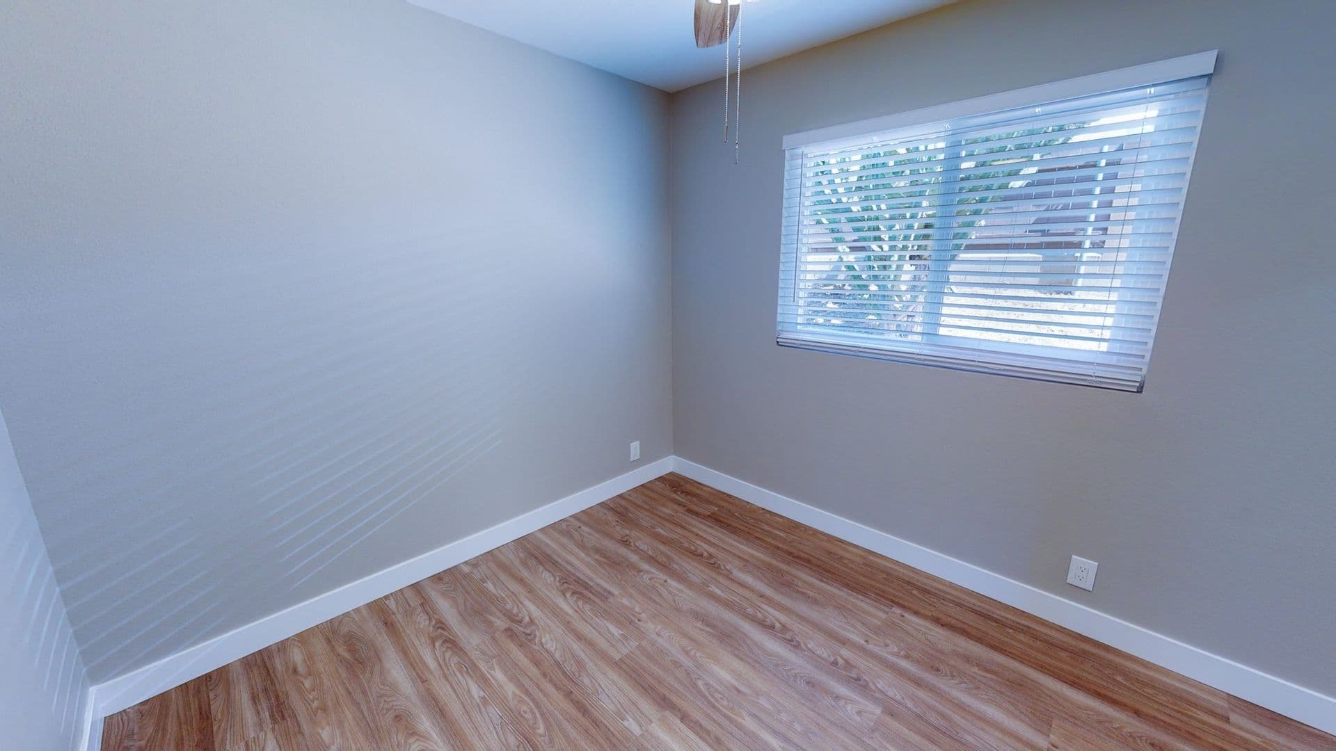 Fallbrook Apartment: 302-338 E. Fallbrook St