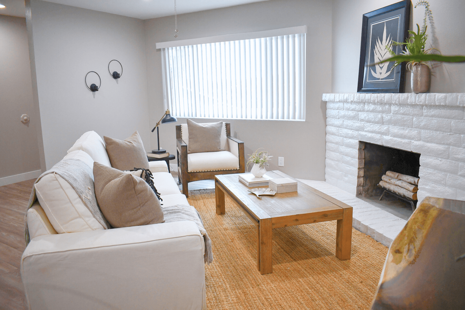 Fallbrook Apartment: 302-338 E. Fallbrook St