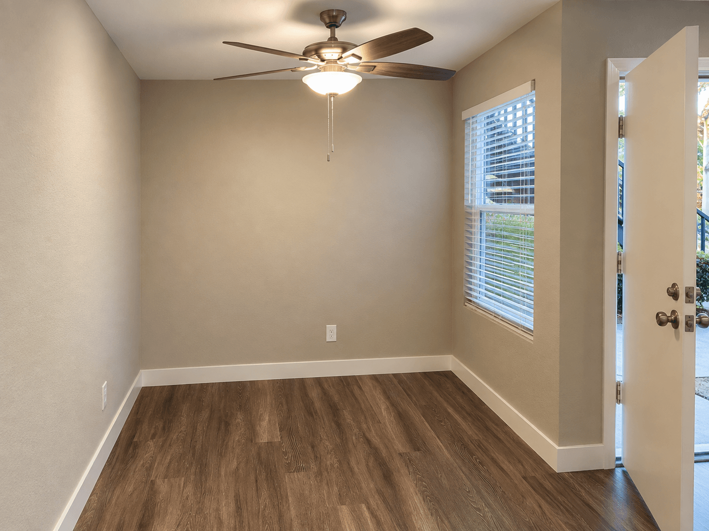 San Diego Apartment: 9808 Paseo Montalban