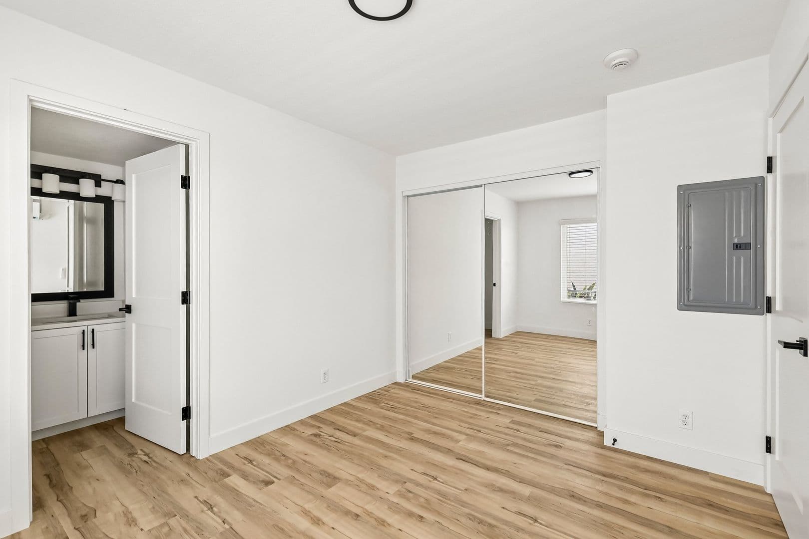 Imperial Beach Apartment: 1031-1033 Imperial Beach Blvd