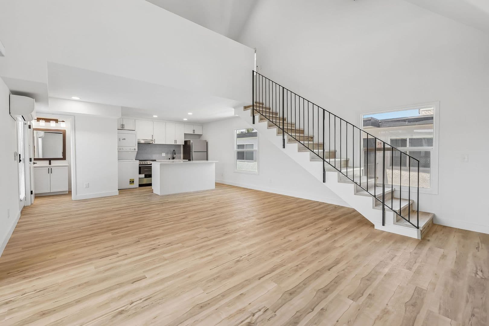 Imperial Beach Apartment: 1031-1033 Imperial Beach Blvd
