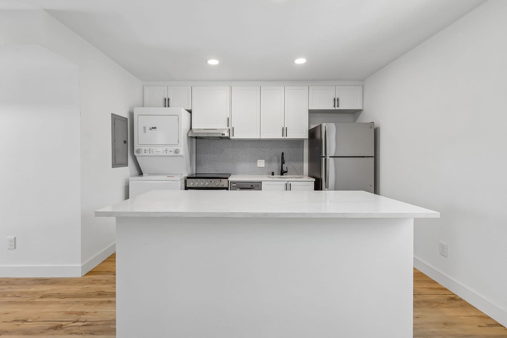 Imperial Beach Apartment: 1031-1033 Imperial Beach Blvd