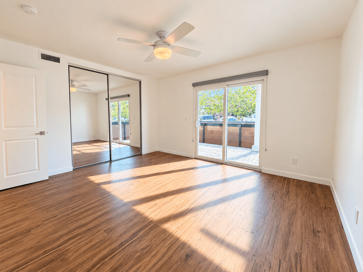 Coronado Apartment: 435 D Ave