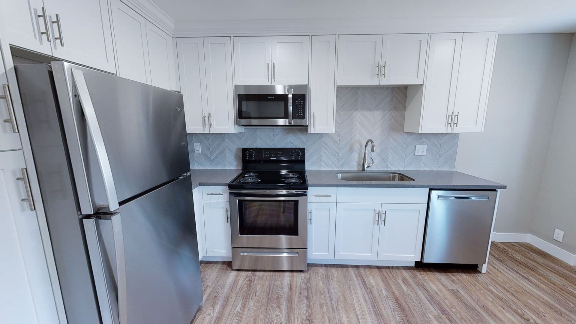 Fallbrook Apartment: 302-338 E. Fallbrook St