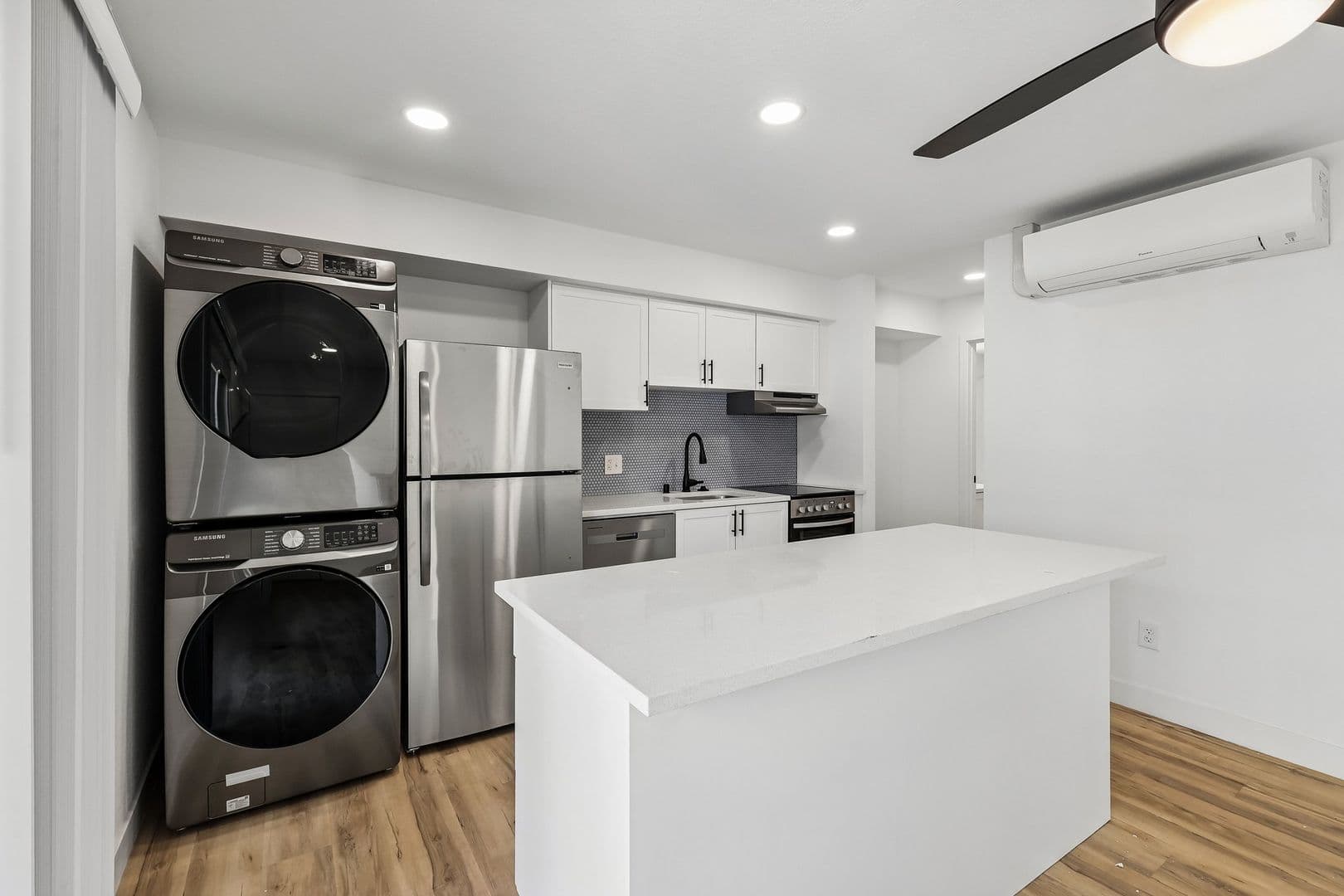 Imperial Beach Apartment: 1031-1033 Imperial Beach Blvd