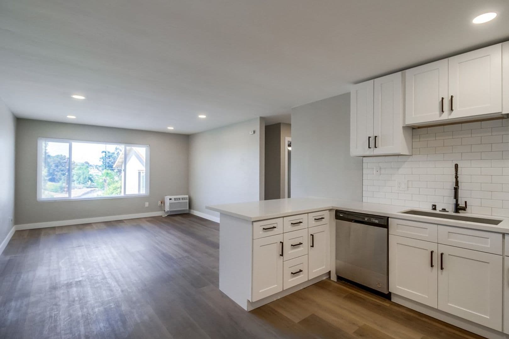 La Mesa Apartment: 4969 Mills Street