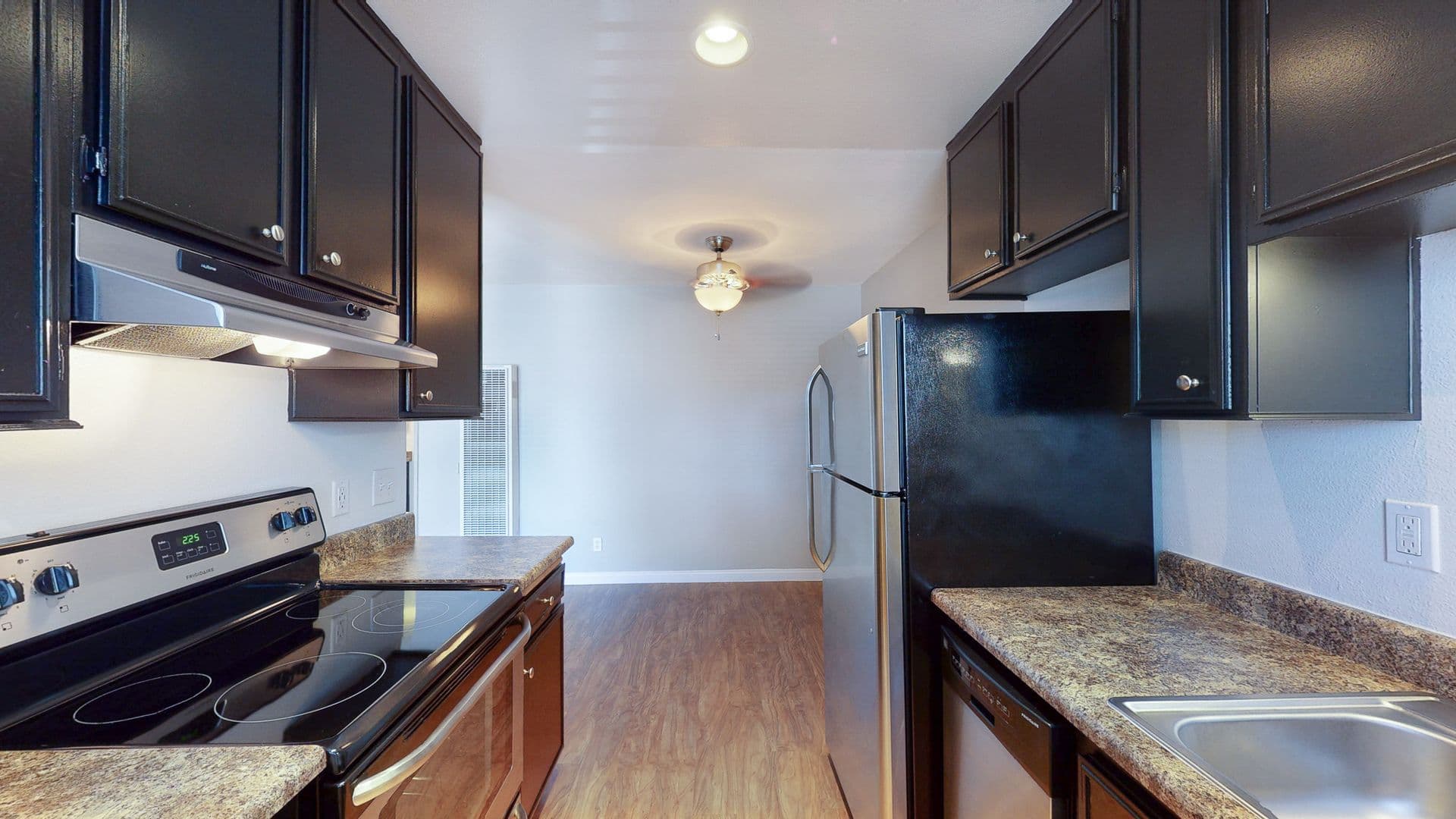 San Diego Apartment: 475-487 S. Meadowbrook Dr