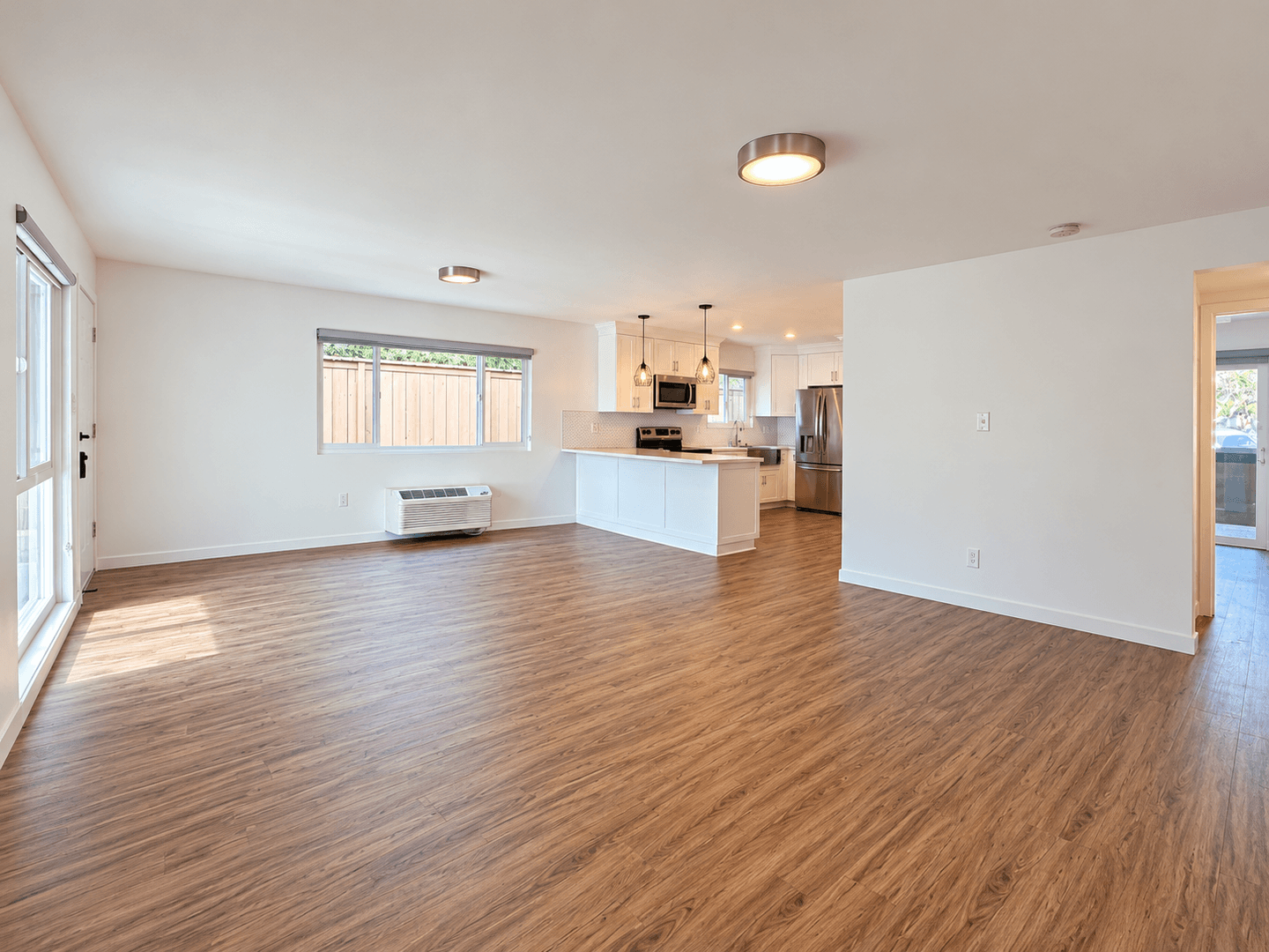 Coronado Apartment: 435 D Ave