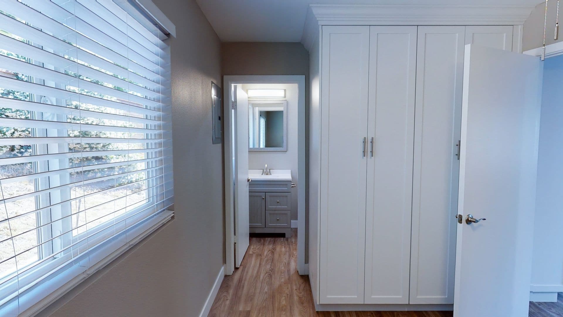 Fallbrook Apartment: 302-338 E. Fallbrook St