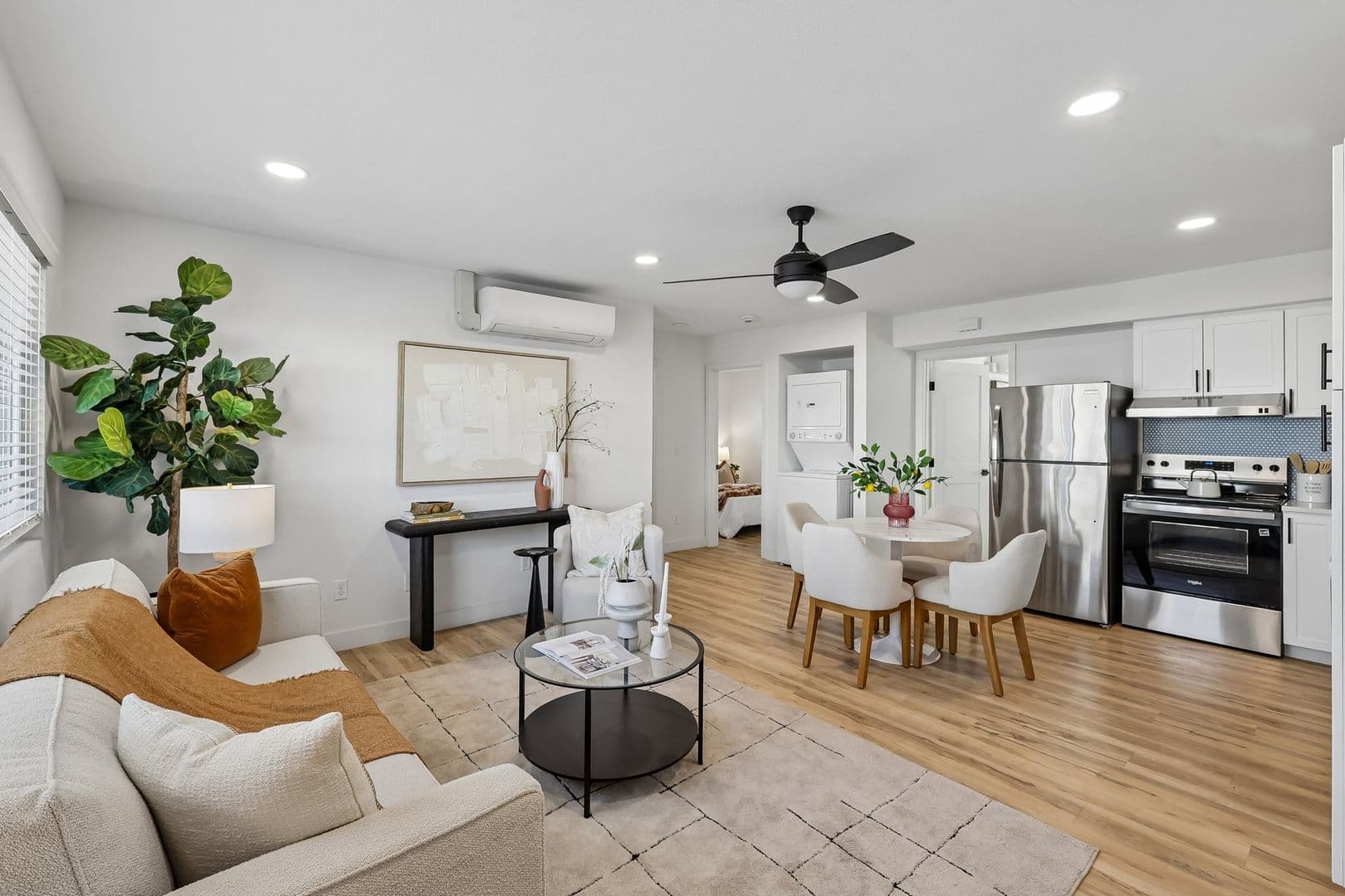 Imperial Beach Apartment: 1031-1033 Imperial Beach Blvd