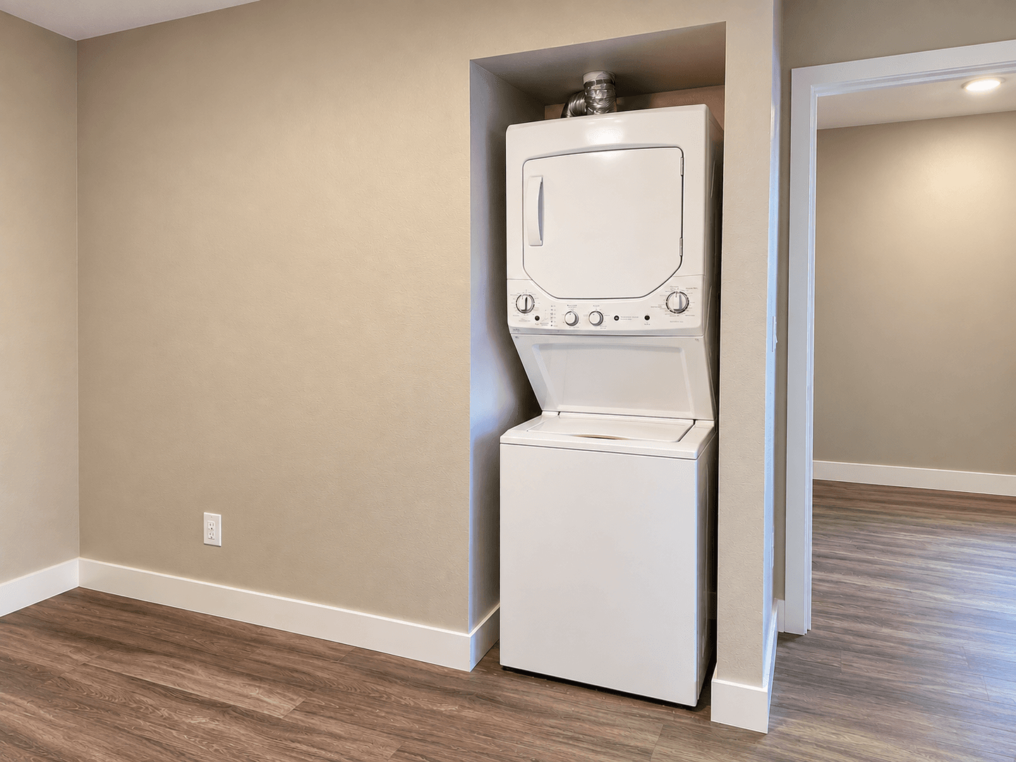 San Diego Apartment: 9808 Paseo Montalban