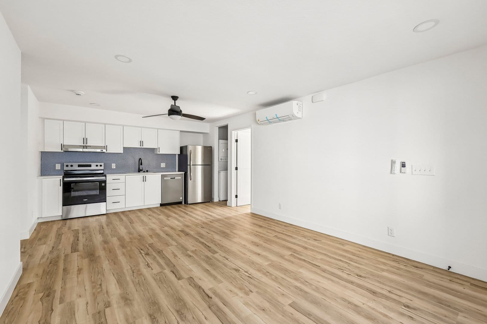 Imperial Beach Apartment: 1031-1033 Imperial Beach Blvd