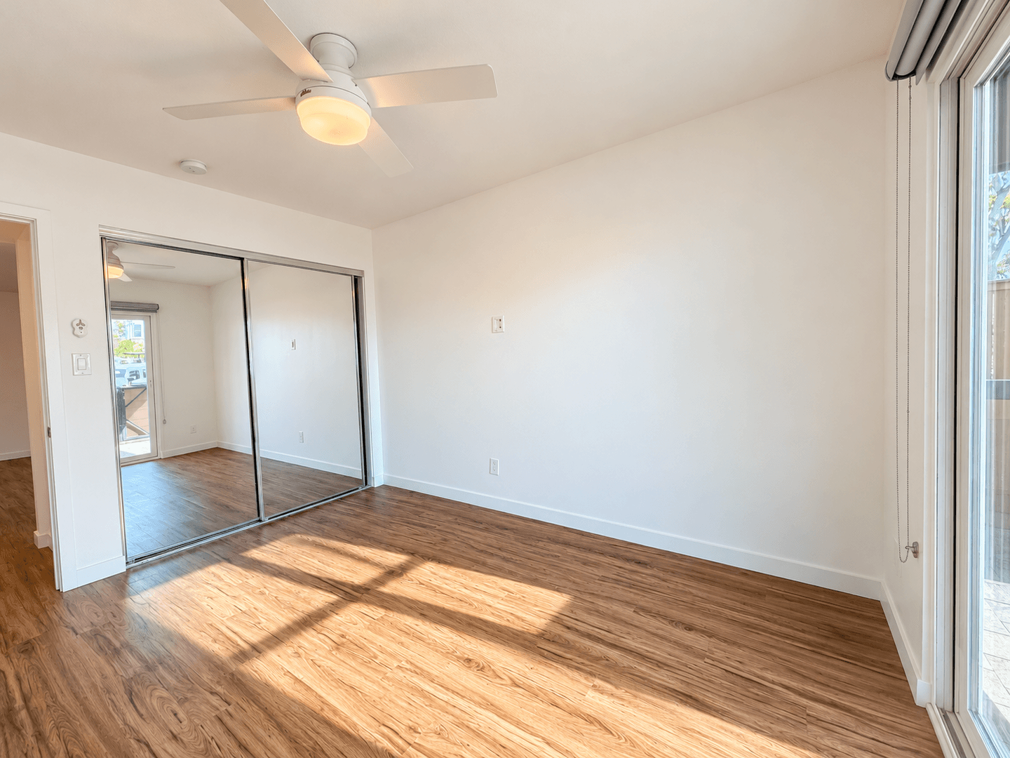 Coronado Apartment: 435 D Ave