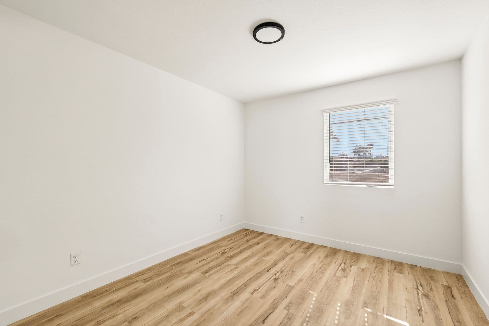 Imperial Beach Apartment: 1031-1033 Imperial Beach Blvd