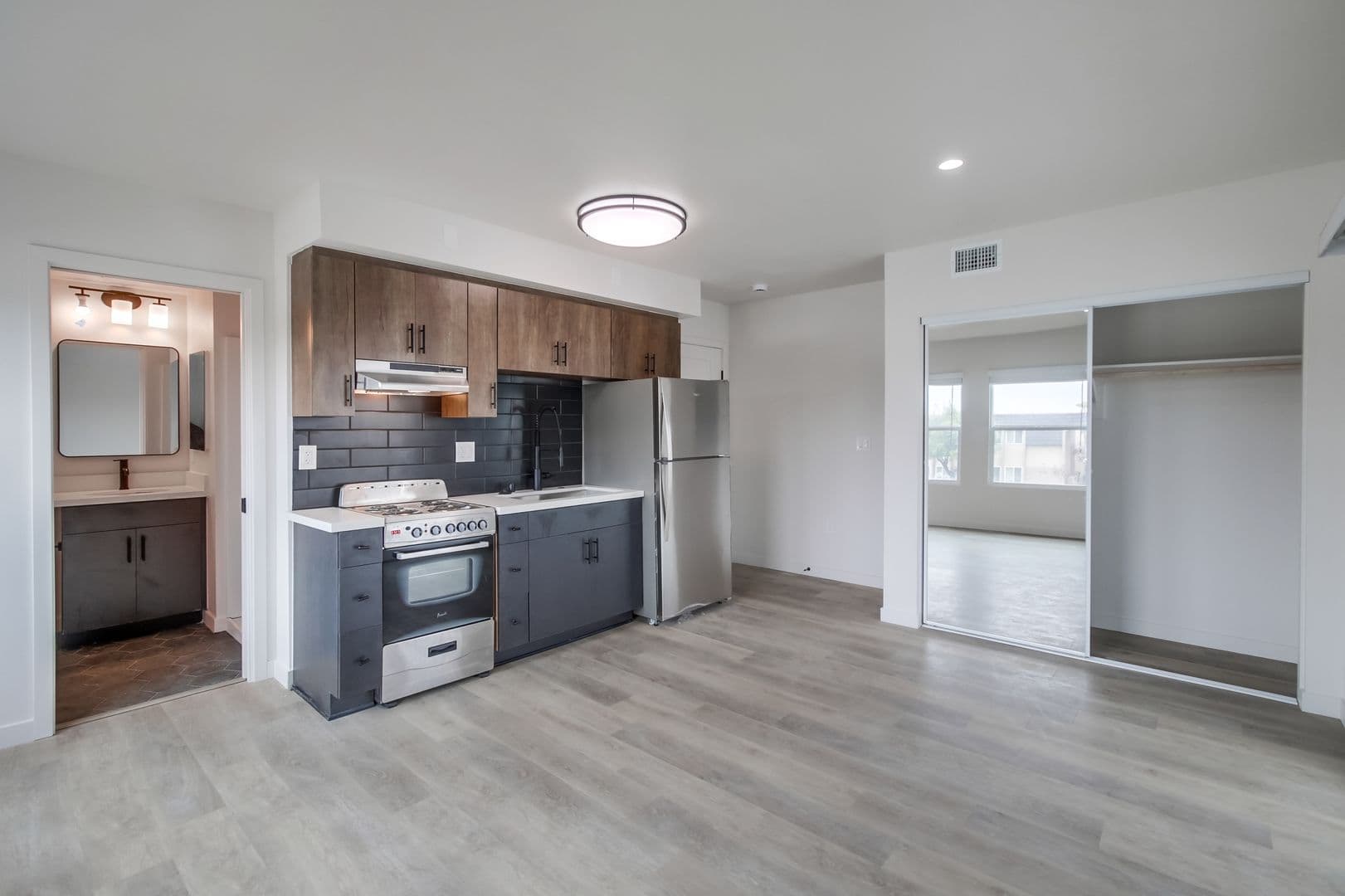 San Diego Apartment: 4820-4880 Clairemont Mesa Blvd