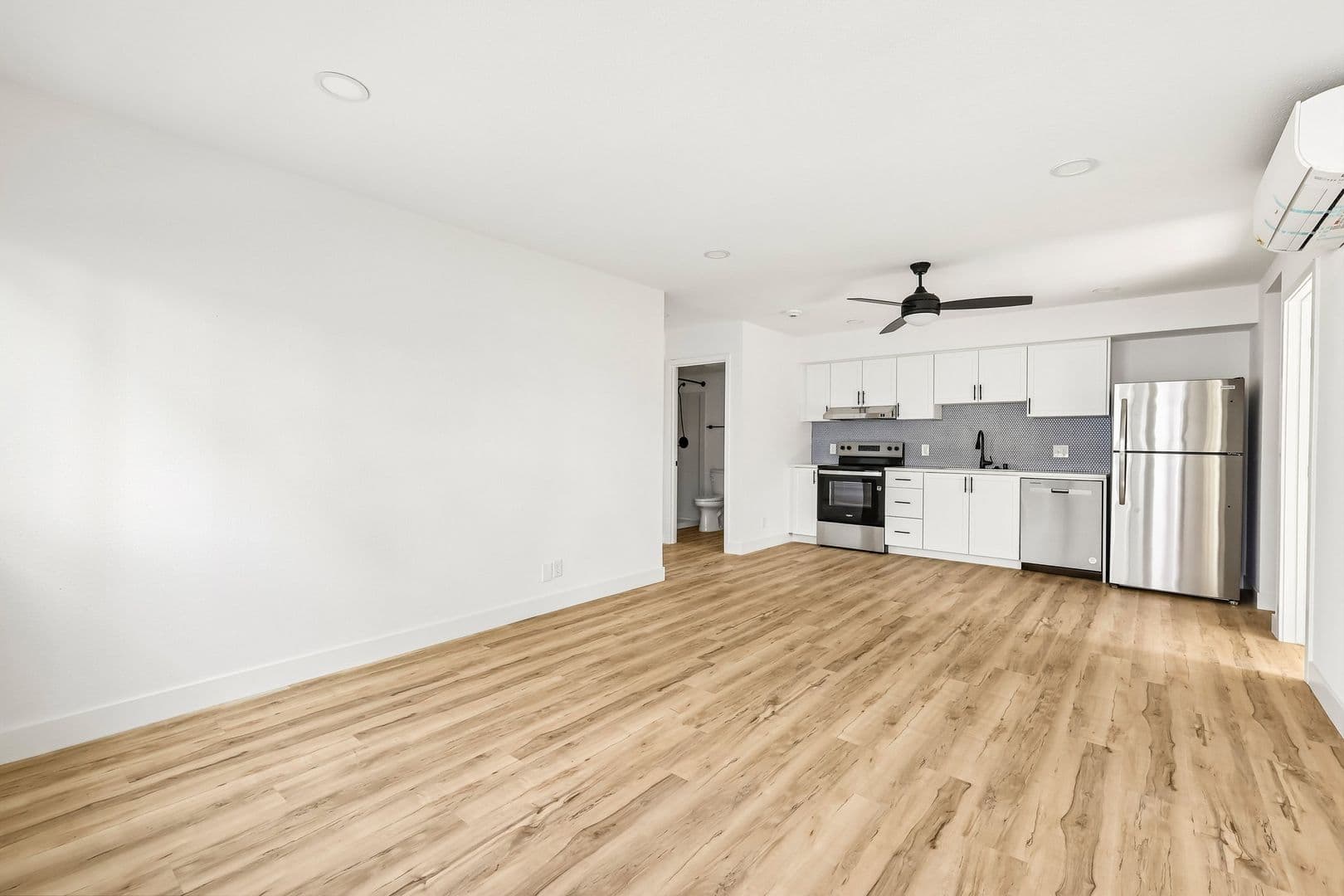 Imperial Beach Apartment: 1031-1033 Imperial Beach Blvd