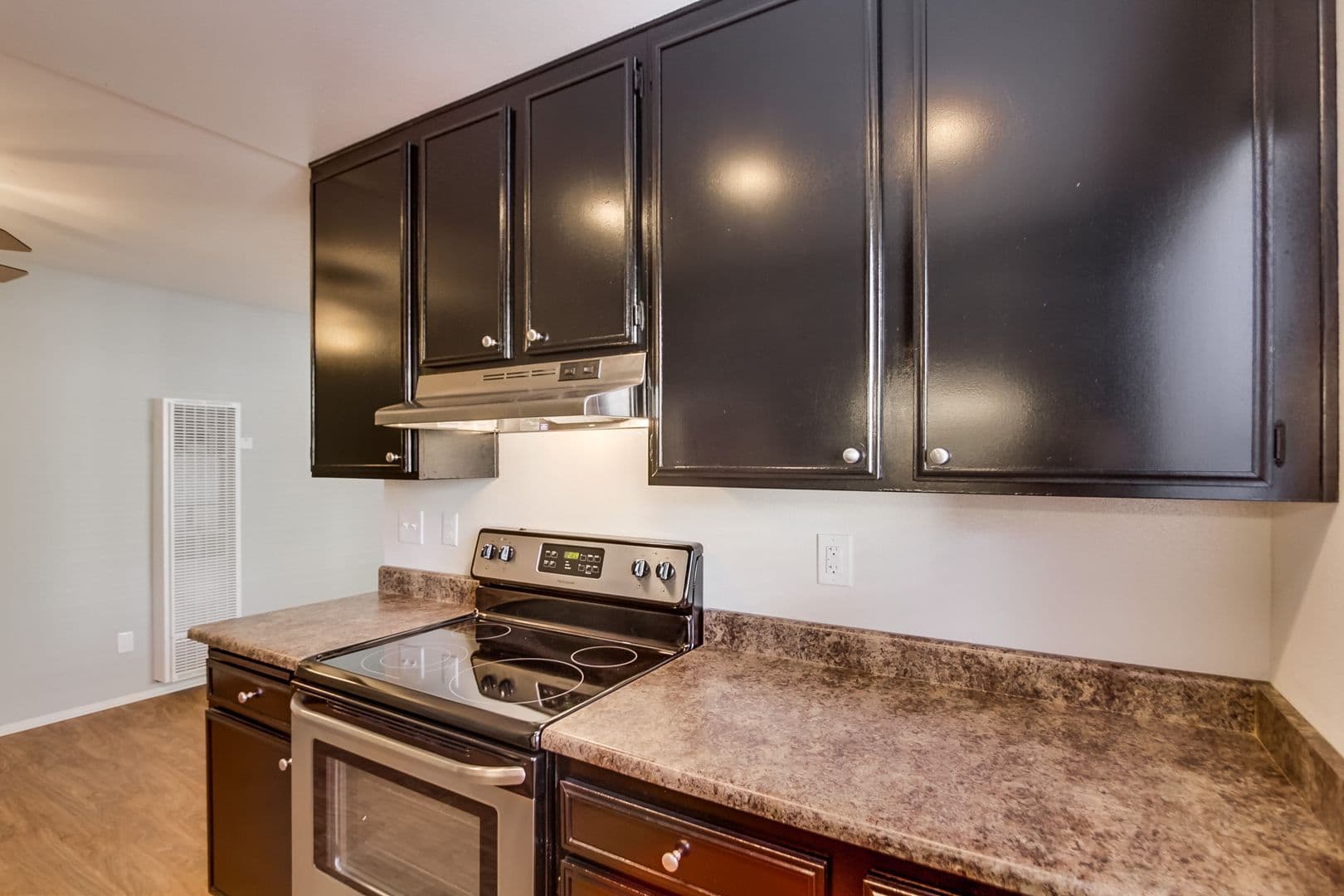 San Diego Apartment: 475-487 S. Meadowbrook Dr